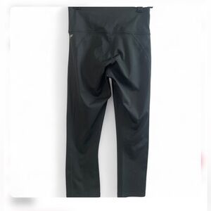 Fabletics lima capri green size XS